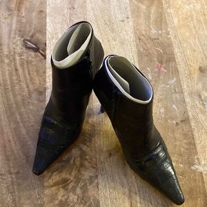 Brand new heels, size 7 leather shoes.